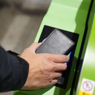 mini walletに特急券は入るか？