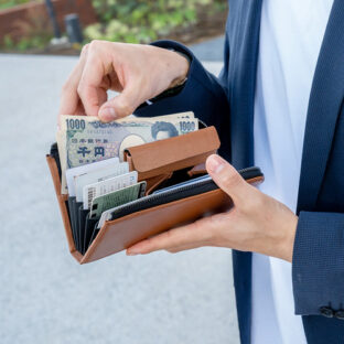 大容量・崩れ防止・スリム！汎用性が光る2つのポケットが特徴の新作【本革長財布】